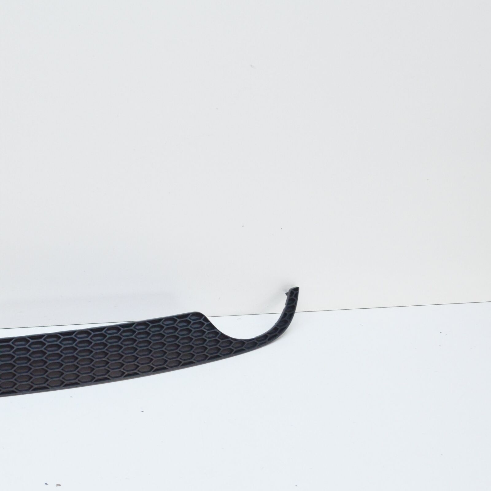 NEW AUDI A5 8T REAR BUMPER TRIM 8T0807833B01C 6 NEW AUDI A5 8T REAR BUMPER TRIM 8T0807833B01C - Image 6