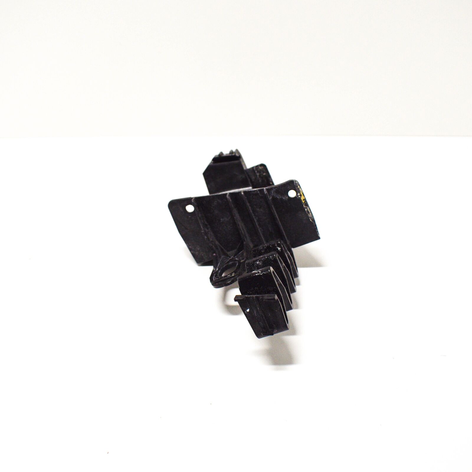 NEW AUDI A4 B9 RADIATOR RIGHT SUPPORT BRACKET 8W0807334A ORIGINAL 4 NEW AUDI A4 B9 RADIATOR RIGHT SUPPORT BRACKET 8W0807334A ORIGINAL - Image 4