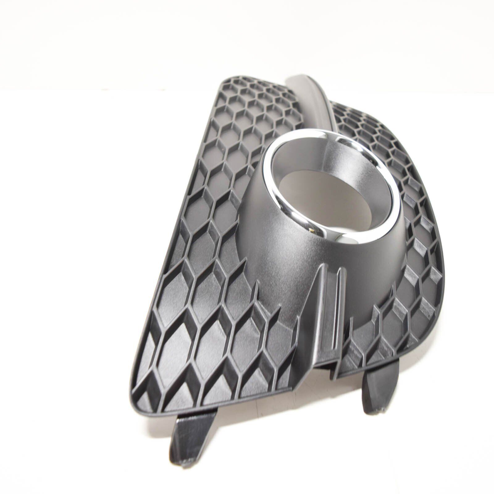 NEW AUDI Q3 8U LEFT FOG LIGHT GRILLE 8U0807681DSP9 8U0807681D 6 NEW AUDI Q3 8U LEFT FOG LIGHT GRILLE 8U0807681DSP9 8U0807681D - Image 6