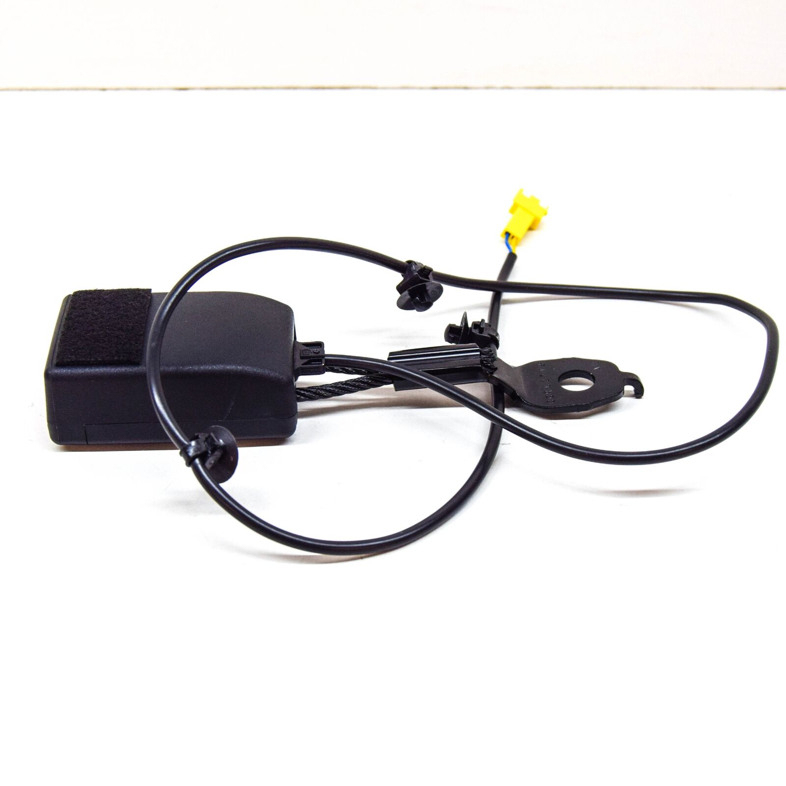 NEW MERCEDES-BENZ CLA C117 FRONT LEFT SEAT BELT LOCK A24686009009051 ORIGINAL 4 NEW MERCEDES-BENZ CLA C117 FRONT LEFT SEAT BELT LOCK A24686009009051 ORIGINAL - Image 4