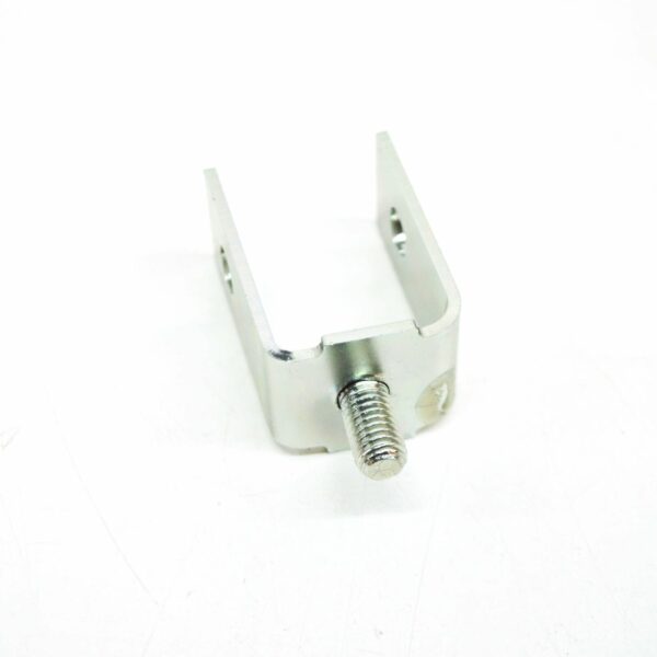NEW BMW 3 E30 REAR SWAY BAR MOUNT BRACKET 33321127717 ORIGINAL - Image 4