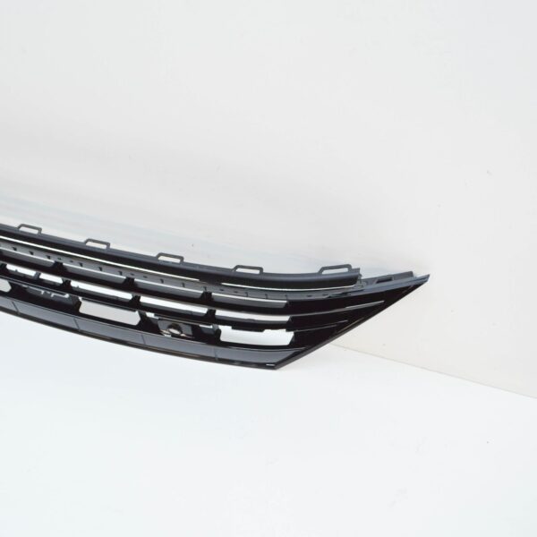 NEW VW TIGUAN AD FRONT LOWER CENTER GRILLE 5NA853677H041 ORIGINAL - Image 4