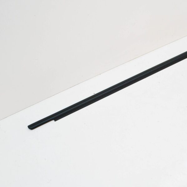 NEW MERCEDES-BENZ A W169 FRONT LEFT DOOR WINDOW SEALING RAIL A1697252765 - Image 4