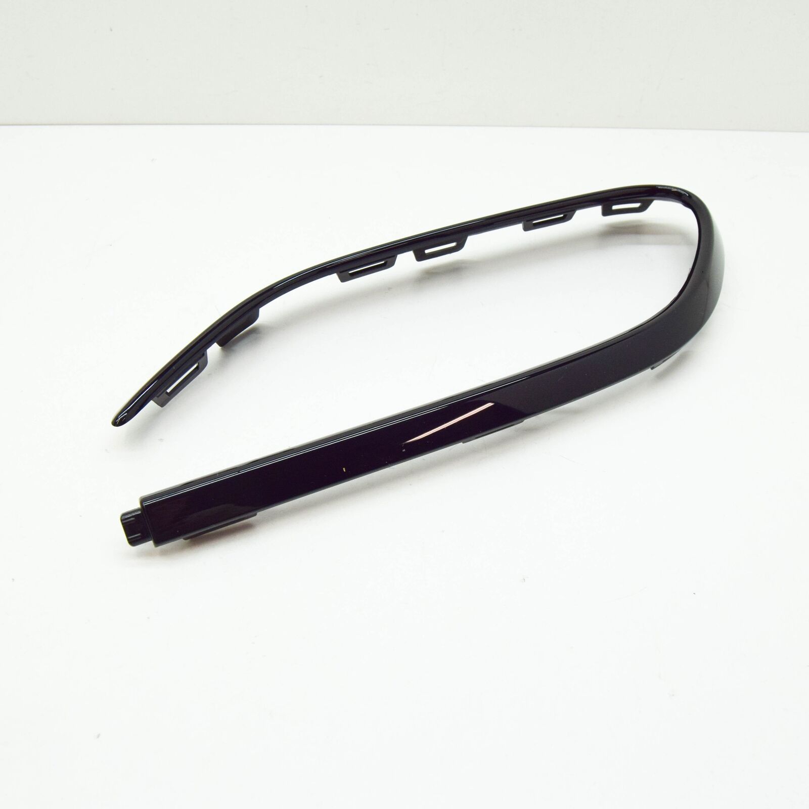 NEW MERCEDES-BENZ CLA COUPE C118 REAR LEFT STRIP TRIM A1188852302 ORIGINAL 4 NEW MERCEDES-BENZ CLA COUPE C118 REAR LEFT STRIP TRIM A1188852302 ORIGINAL - Image 4