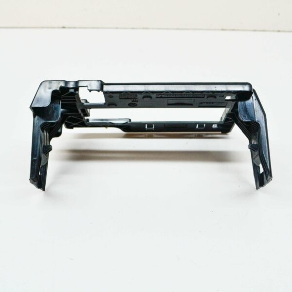 NEW VOLKSWAGEN CA1 ATLAS ENGINE BAY FUSE BOX RETAINER 2Q0915345A ORIGINAL - Image 4