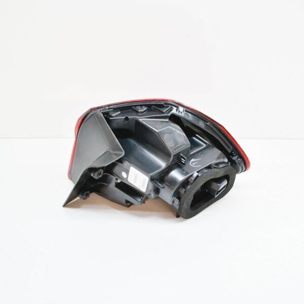 NEW VOLKSWAGEN PASSAT B8 LED USA OUTER TAIL LIGHT - LEFT 561945207C ORIGINAL - Image 4