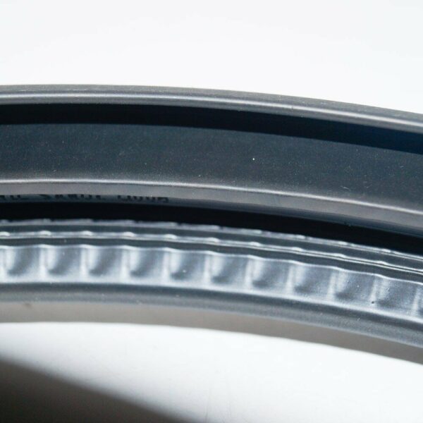 NEW MERCEDES BENZ B W246 FRONT LEFT DOOR RUBBER SEAL A2466920076 ORIGINAL - Image 4