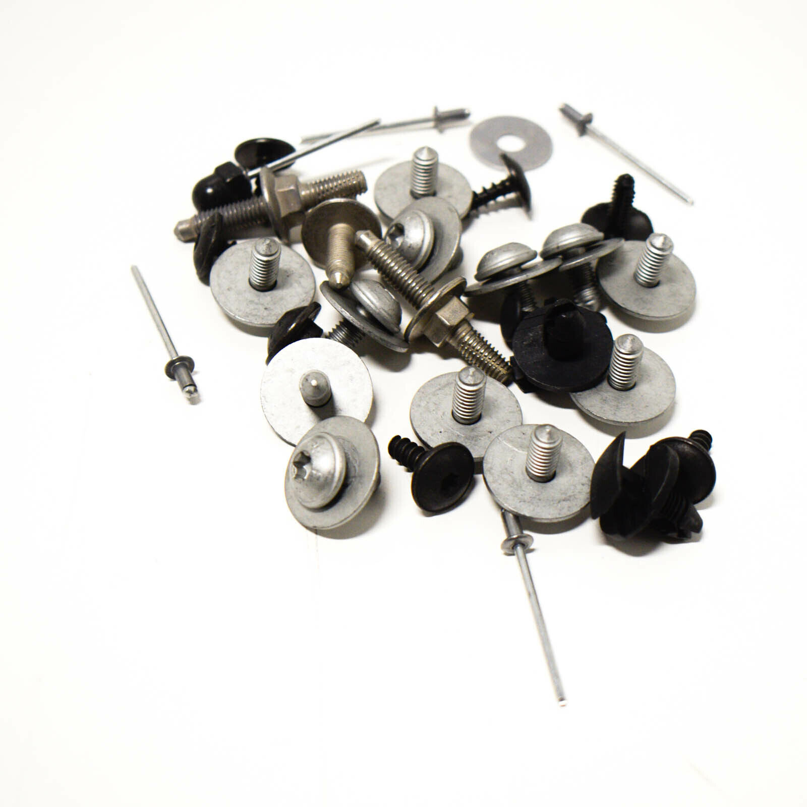 NEW AUDI A5 8W6 FRONT FENDER HARDWARE KIT 8W6098625 ORIGINAL 4 NEW AUDI A5 8W6 FRONT FENDER HARDWARE KIT 8W6098625 ORIGINAL - Image 4