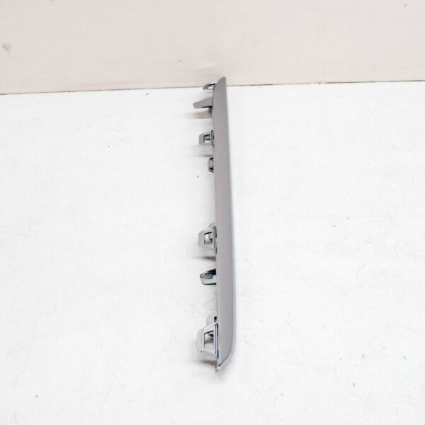 NEW MERCEDES-BENZ B W246 RADIATOR GRILLE BOTTOM RIGHT TRIM A2468882285 ORIGINAL - Image 4
