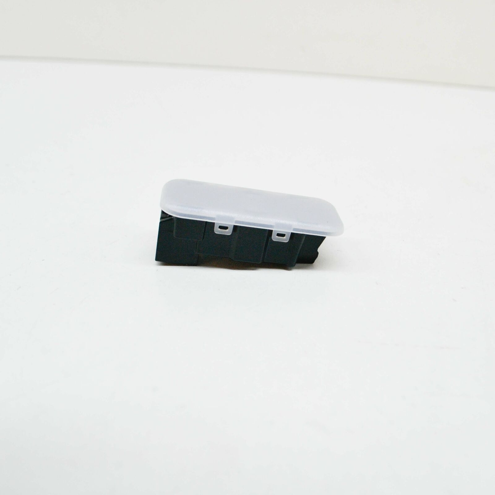 NEW AUDI A4 S4 AVANT QUATTRO B9 FRONT RIGHT FOOTWELL LIGHT 8W0947415B 6 NEW AUDI A4 S4 AVANT QUATTRO B9 FRONT RIGHT FOOTWELL LIGHT 8W0947415B - Image 6