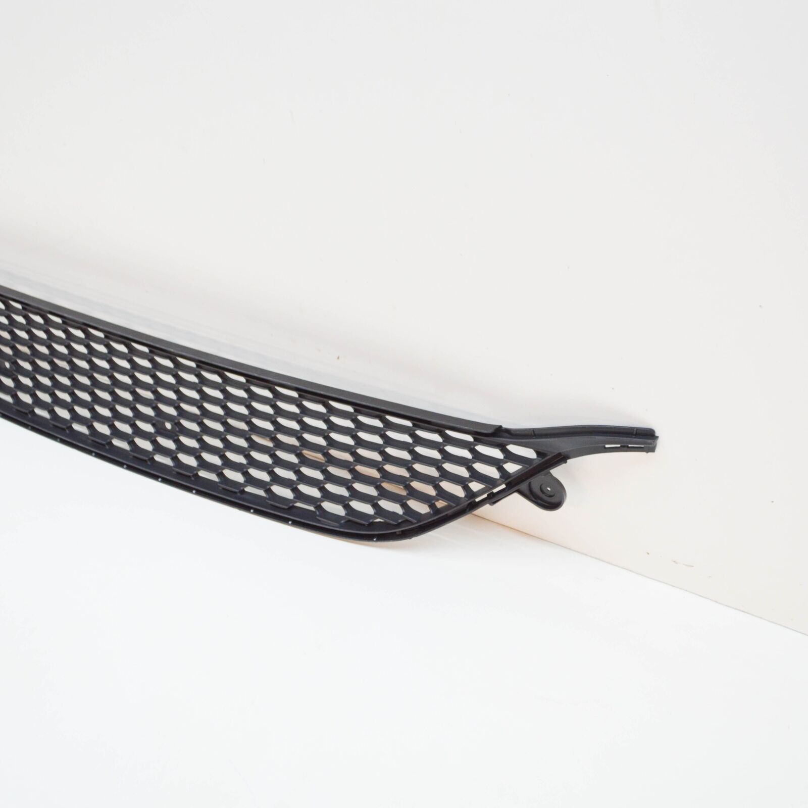 NEW MERCEDES-BENZ CLS C257 FRONT LOWER BUMPER GRILLE A2578856901 ORIGINAL 4 NEW MERCEDES-BENZ CLS C257 FRONT LOWER BUMPER GRILLE A2578856901 ORIGINAL - Image 4