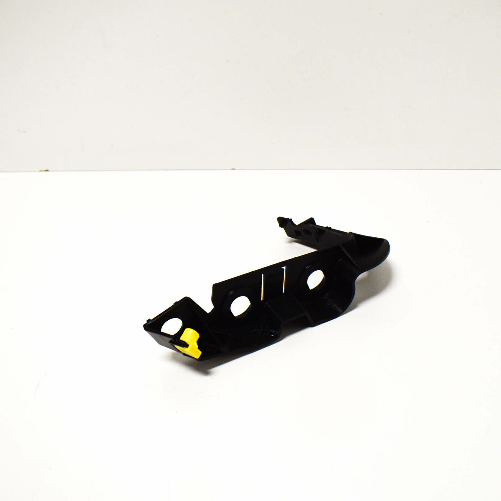 NEW AUDI A5 8W6 FRONT RIGHT UPPER BUMPER GUIDE 8W6807284 ORIGINAL 4 NEW AUDI A5 8W6 FRONT RIGHT UPPER BUMPER GUIDE 8W6807284 ORIGINAL - Image 4