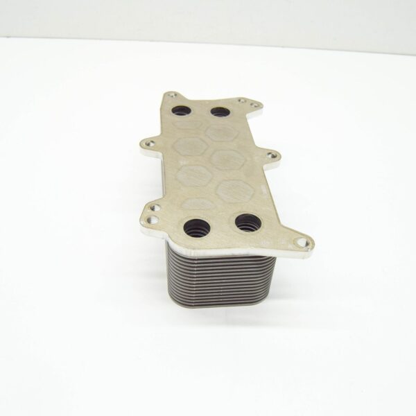 NEW VOLKSWAGEN TOUAREG 7L MK1 ENGINE OIL COOLER 07Z117021A ORIGINAL - Image 4
