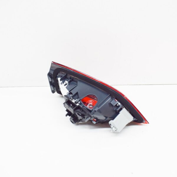 NEW BMW X1 F48 REAR LIGHT IN TRUNK LID LEFT 63217350695 - Image 4