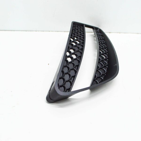 NEW MERCEDES-BENZ C W204 FRONT BUMPER LEFT GRILLE A2048850053 - Image 4