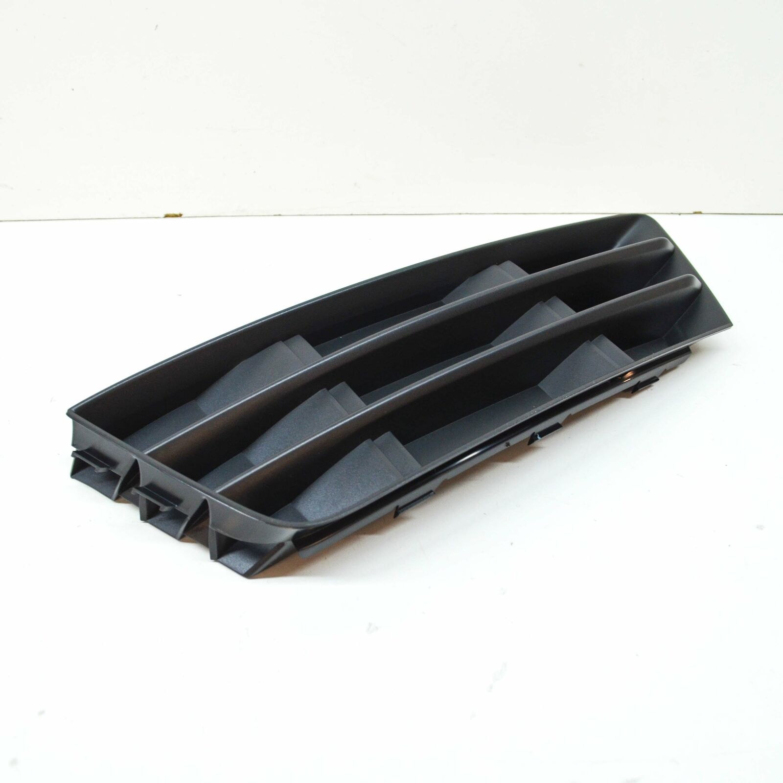 NEW AUDI A4 B9 FRONT BUMPER LEFT VENT GRILLE 8W0807681B9B9 6 NEW AUDI A4 B9 FRONT BUMPER LEFT VENT GRILLE 8W0807681B9B9 - Image 6