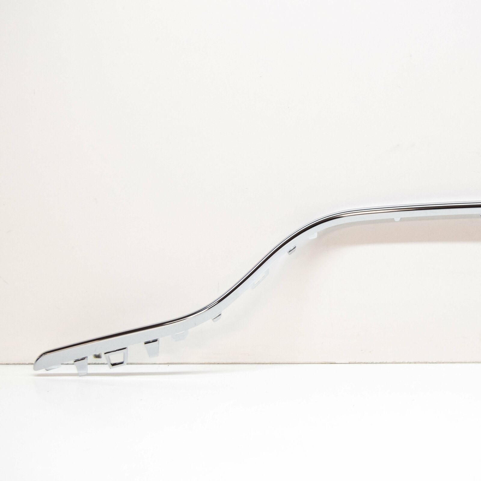 NEW MERCEDES-BENZ C-CLASS W205 REAR BUMPER TRIM A2058850721 5 NEW MERCEDES-BENZ C-CLASS W205 REAR BUMPER TRIM A2058850721 - Image 5