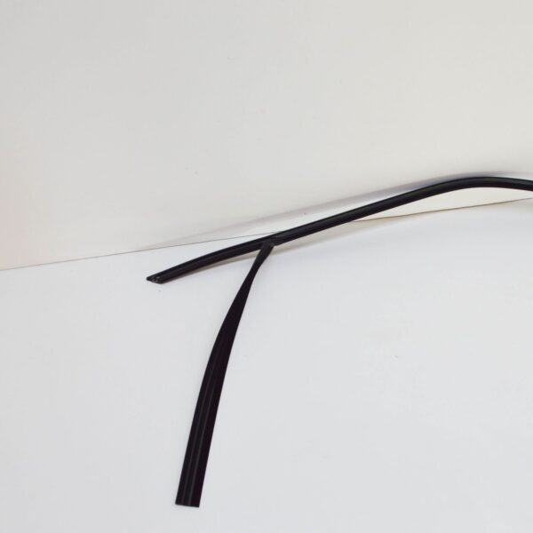 NEW AUDI A3 8P FRONT RIGHT DOOR WINDOW GUIDE 8P3837440D ORIGINAL - Image 4