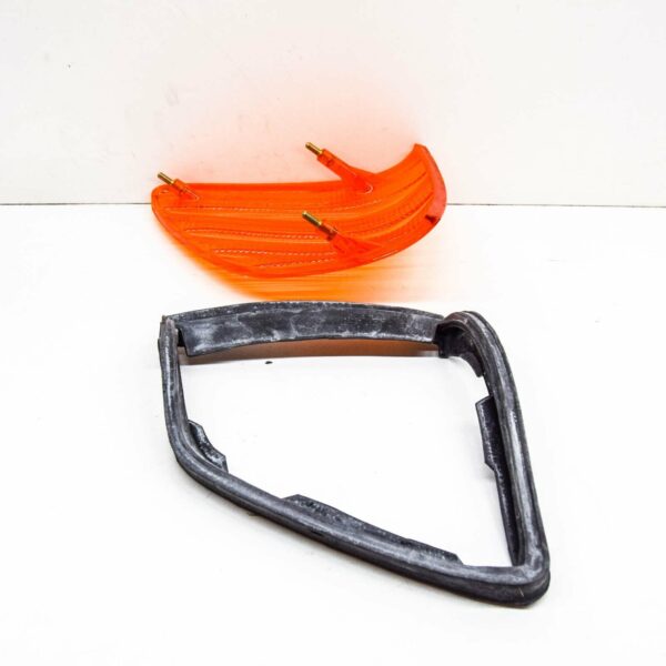 NEW MB SL R107 FRONT LEFT ORANGE BLINKER LAMP LENS A0008200066 - Image 4