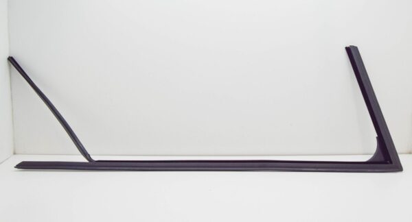 NEW AUDI A3 8P FRONT RIGHT WINDOW GLASS SEAL 8P4837440B ORIGINAL - Image 4