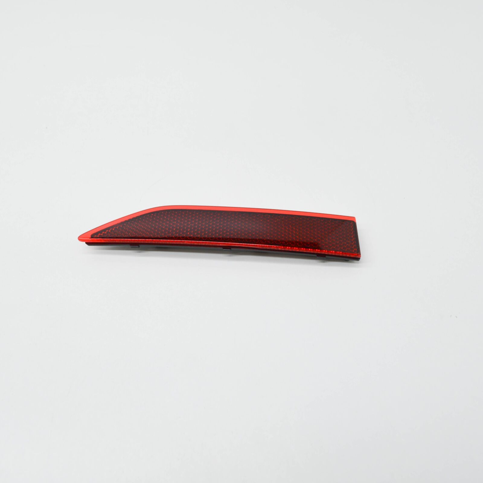 NEW AUDI A4 B9 REAR RIGHT INNER BUMPER REFLECTOR 8W0945104B ORIGINAL 4 NEW AUDI A4 B9 REAR RIGHT INNER BUMPER REFLECTOR 8W0945104B ORIGINAL - Image 4