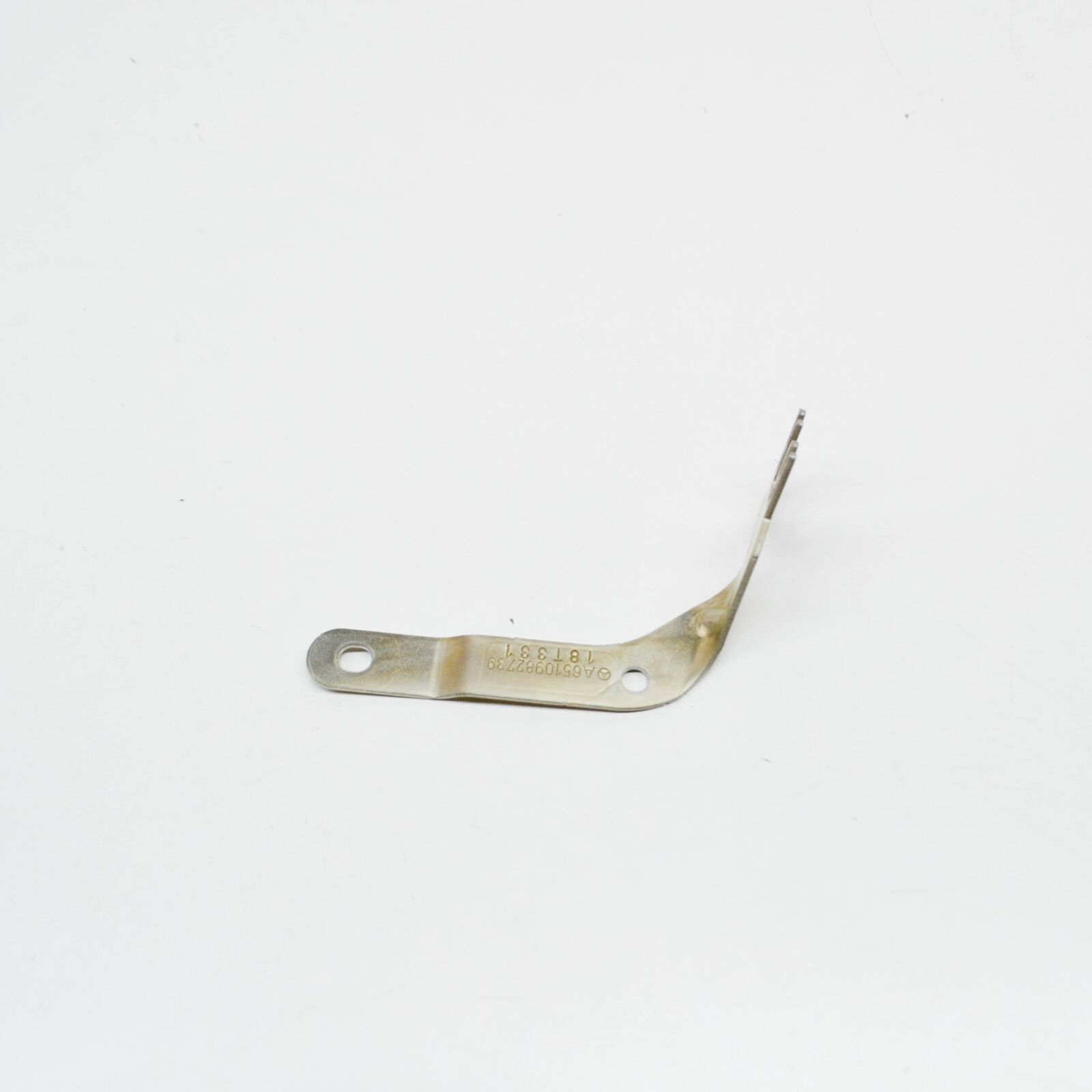 NEW MERCEDES-BENZ CLA C117 CHARGE AIR PIPE BRACKET A6510982739 ORIGINAL 4 NEW MERCEDES-BENZ CLA C117 CHARGE AIR PIPE BRACKET A6510982739 ORIGINAL - Image 4