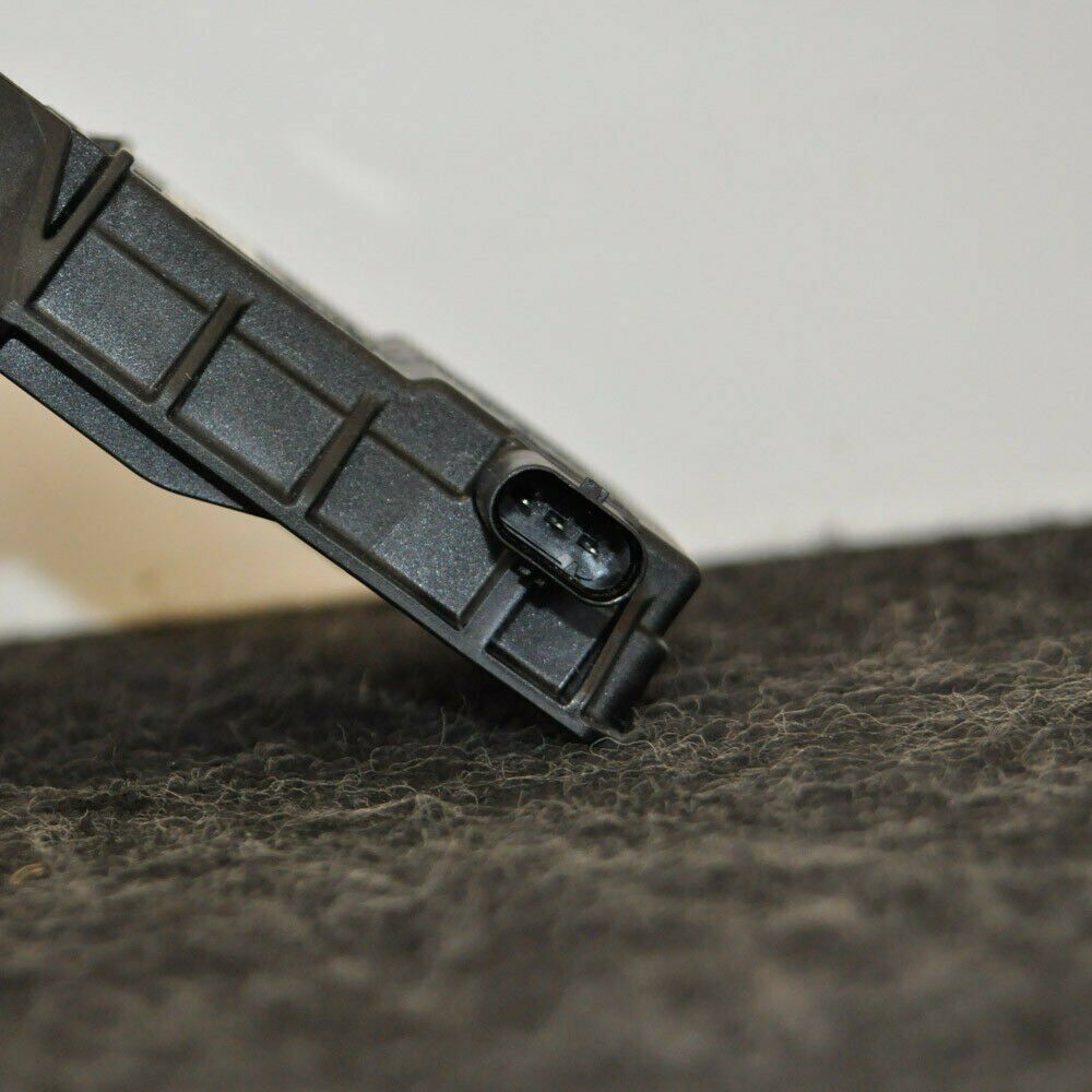 NEW MERCEDES-BENZ C-CLASS W205 BATTERY TRAY CLAMP A0009061505 ORIGINAL 4 NEW MERCEDES-BENZ C-CLASS W205 BATTERY TRAY CLAMP A0009061505 ORIGINAL - Image 4