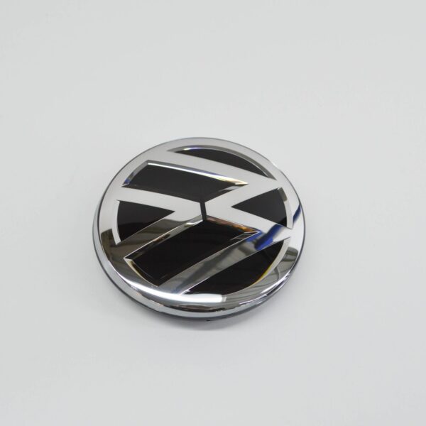 NEW VW PASSAT B8 3G RADIATOR GRILLE LOGO EMBLEM 3G0853601DJZA ORIGINAL - Image 4