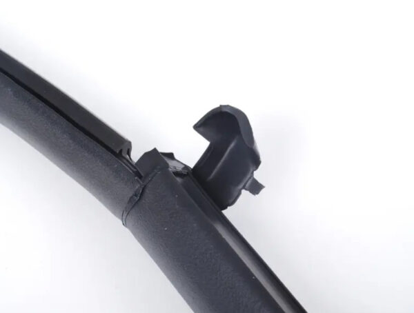 NEW AUDI A4 B7 FRONT LEFT OUTER DOOR SEAL RUBBER 8E0837911M ORIGINAL - Image 4