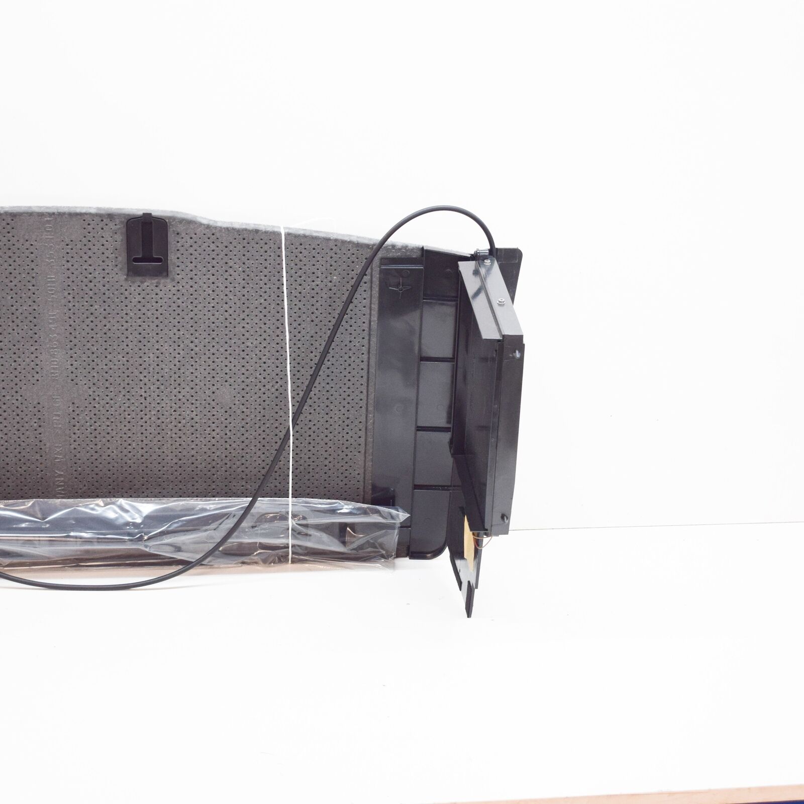 NEW AUDI A4 CONVERTIBLE B7 CONVERTIBLE TOP STOWAGE AREA 8H0863491D2Z3 ORIGINAL 4 NEW AUDI A4 CONVERTIBLE B7 CONVERTIBLE TOP STOWAGE AREA 8H0863491D2Z3 ORIGINAL - Image 4