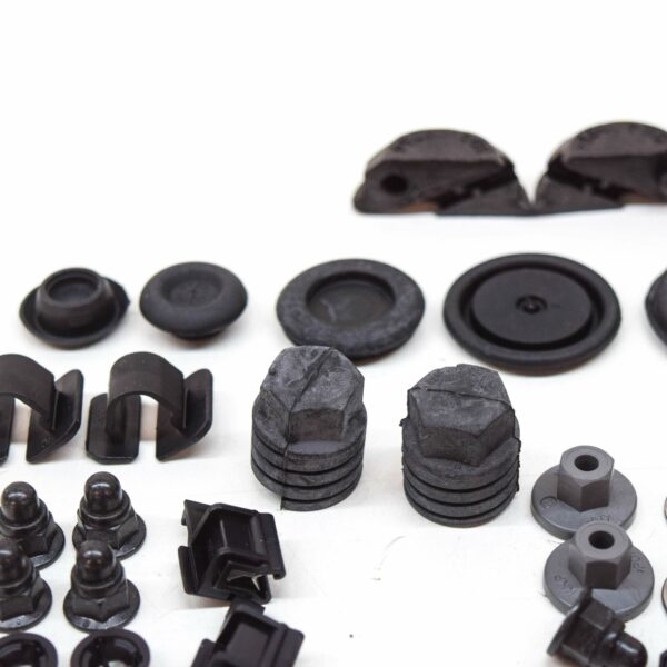 NEW AUDI A3 CABRIO 8V FRONT BONNET HOOD PANEL HARDWARE KIT 8V0098615 - Image 6