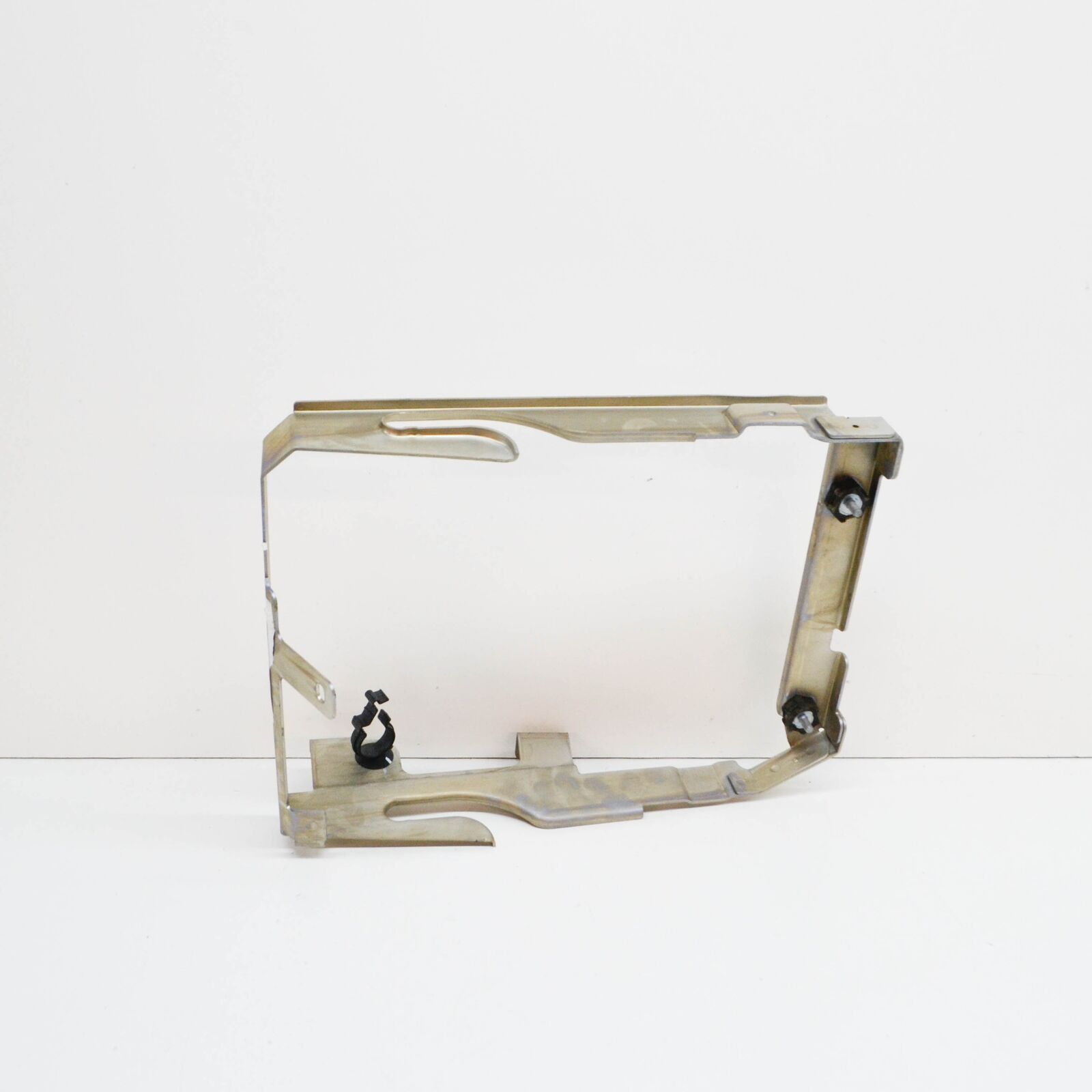 NEW MERCEDES-BENZ C W205 FRONT LEFT RADIATOR MOUNT BRACKET A2055003900 ORIGINAL 4 NEW MERCEDES-BENZ C W205 FRONT LEFT RADIATOR MOUNT BRACKET A2055003900 ORIGINAL - Image 4