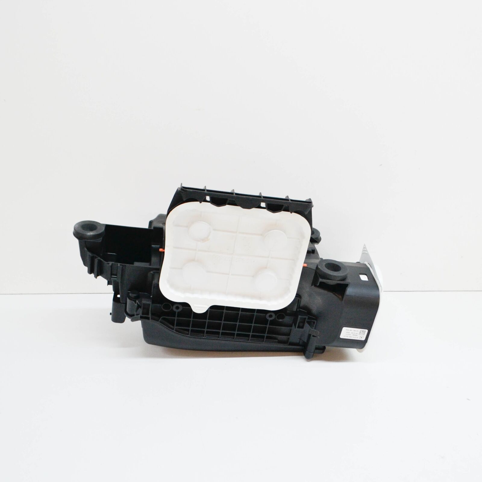 NEW MERCEDES-BENZ C-CLASS W205 AIR FILTER BOX A2740900001 4 NEW MERCEDES-BENZ C-CLASS W205 AIR FILTER BOX A2740900001 - Image 4