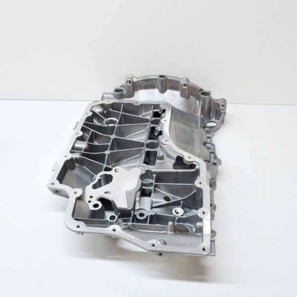NEW AUDI A4 AVANT B9 UPPER ENGINE OIL SUMP 06L103603AT ORIGINAL - Image 4