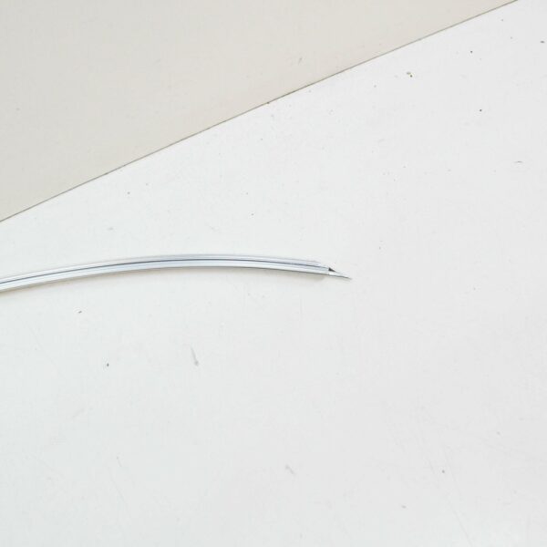 NEW MERCEDES BENZ SL R107 FRONT WINDSHIELD MOULDING SEAL A1076714930 - Image 4