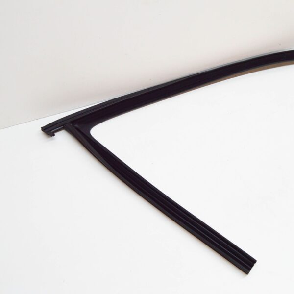 NEW VOLKSWAGEN TIGUAN MK1 FRONT RIGHT DOOR WINDOW GUIDE 5N0837432G5AP ORIGINAL - Image 4