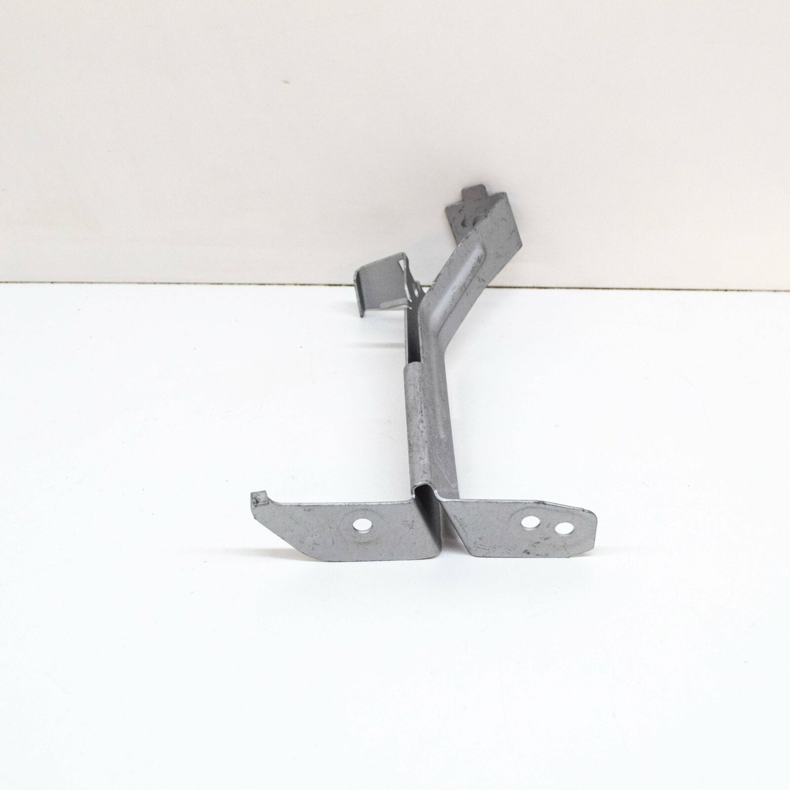 NEW MERCEDES-BENZ C-CLASS W204 FRONT SHIELD BRACKET A2045241440 4 NEW MERCEDES-BENZ C-CLASS W204 FRONT SHIELD BRACKET A2045241440 - Image 4