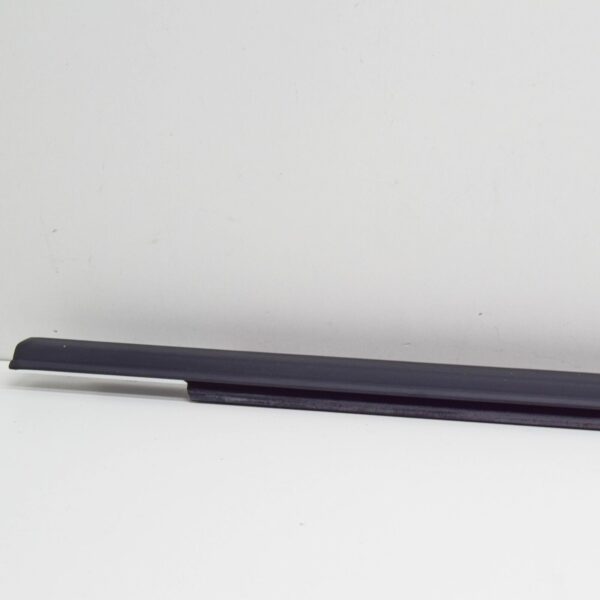 NEW AUDI Q3 8U FRONT LEFT OUTER DOOR WINDOW APERTURE SEAL 8U0837477 ORIGINAL - Image 4