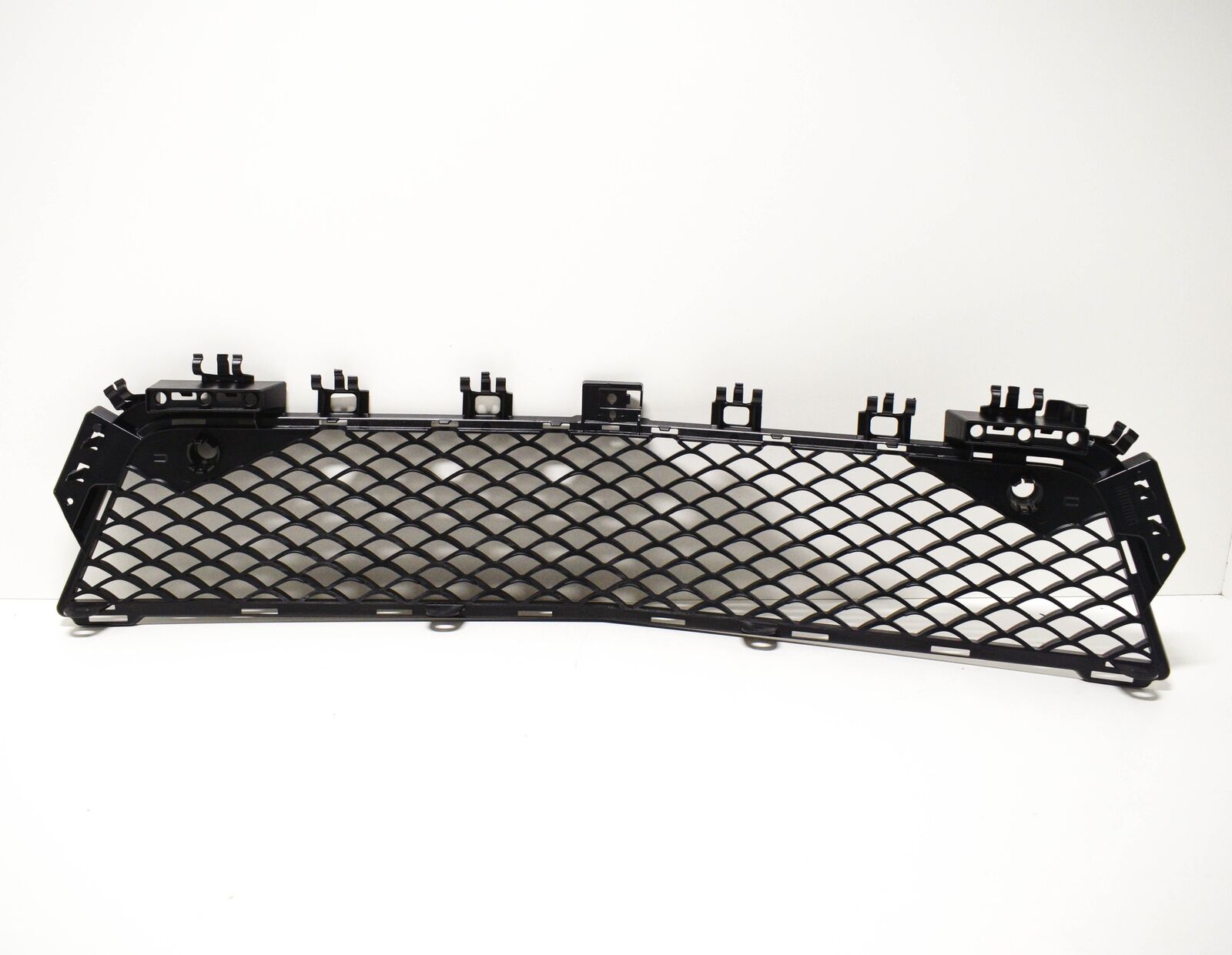 NEW MERCEDES-BENZ C-CLASS C204 C63 AMG FRONT LOWER GRILL A2048851753 ORIGINAL 4 NEW MERCEDES-BENZ C-CLASS C204 C63 AMG FRONT LOWER GRILL A2048851753 ORIGINAL - Image 4