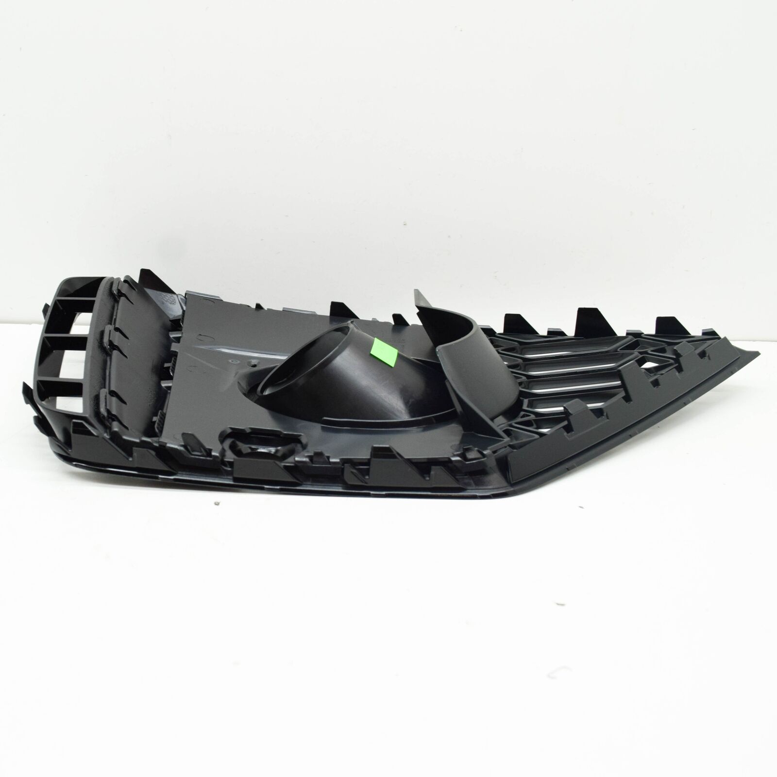 NEW AUDI A5 SPORTBACK F5 FRONT RIGHT AIR GUIDE GRILLE 8W0807682AS3Q0 ORIGINAL 4 NEW AUDI A5 SPORTBACK F5 FRONT RIGHT AIR GUIDE GRILLE 8W0807682AS3Q0 ORIGINAL - Image 4