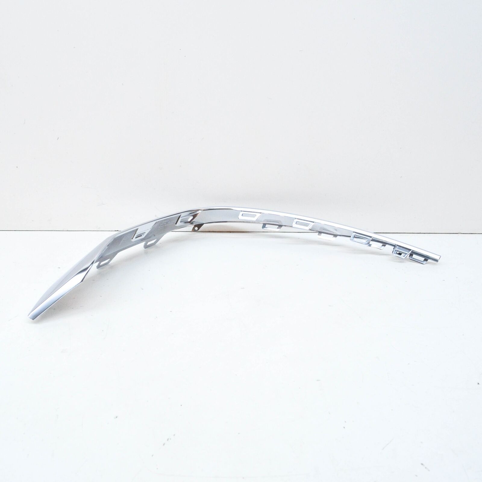 NEW AUDI A4 S4 B9 REAR LEFT BUMPER MOLDING TRIM 8W08535553Q7 ORIGINAL 4 NEW AUDI A4 S4 B9 REAR LEFT BUMPER MOLDING TRIM 8W08535553Q7 ORIGINAL - Image 4