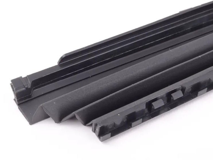 NEW AUDI A5 8T RIGHT SUNROOF OPENING TRIM 8D9877782A01C 8D9877782A 01C ORIGINAL 4 NEW AUDI A5 8T RIGHT SUNROOF OPENING TRIM 8D9877782A01C 8D9877782A 01C ORIGINAL - Image 4