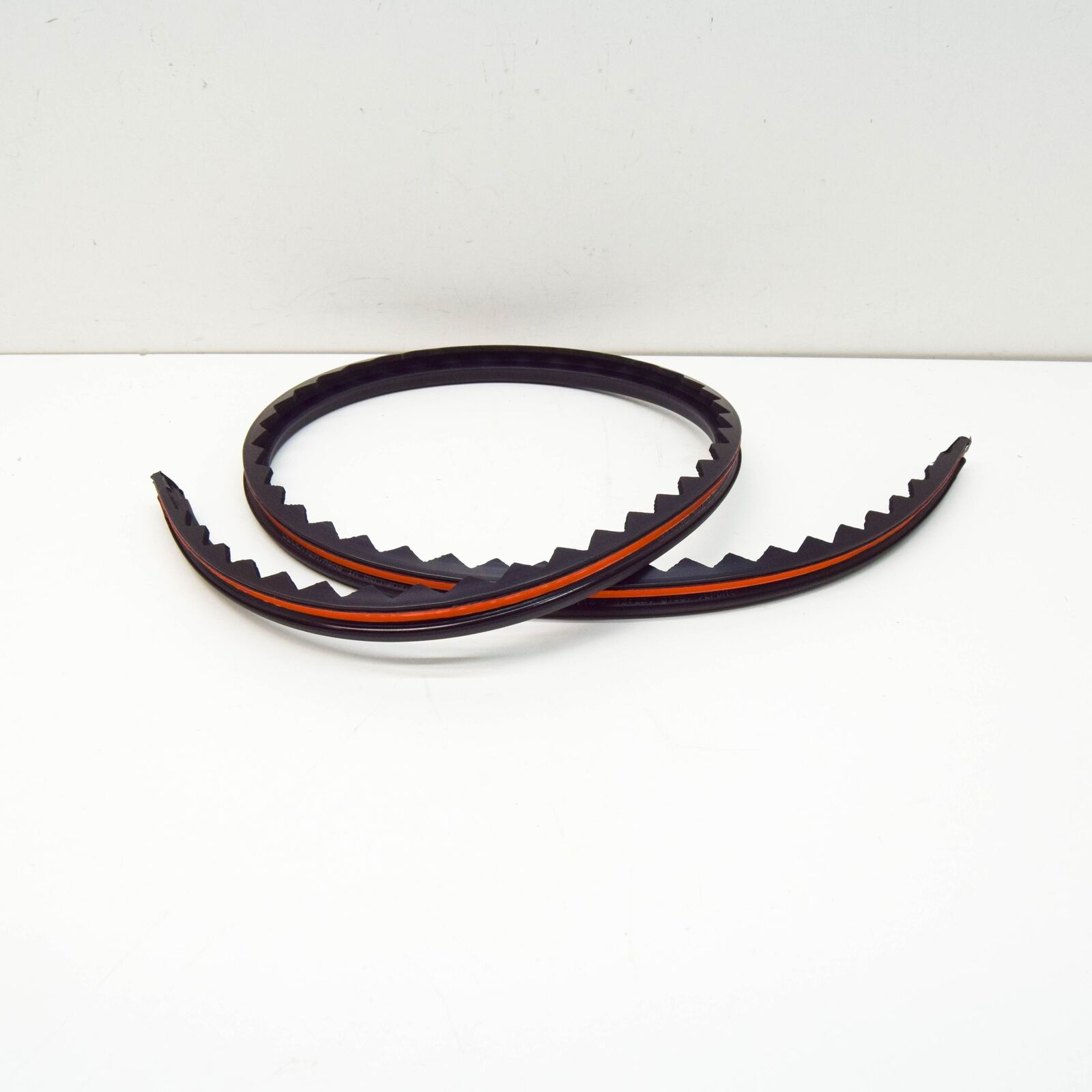 NEW AUDI A5 SPORTBACK 8T REAR SUNROOF SEAL 8T0877913 ORIGINAL 4 NEW AUDI A5 SPORTBACK 8T REAR SUNROOF SEAL 8T0877913 ORIGINAL - Image 4