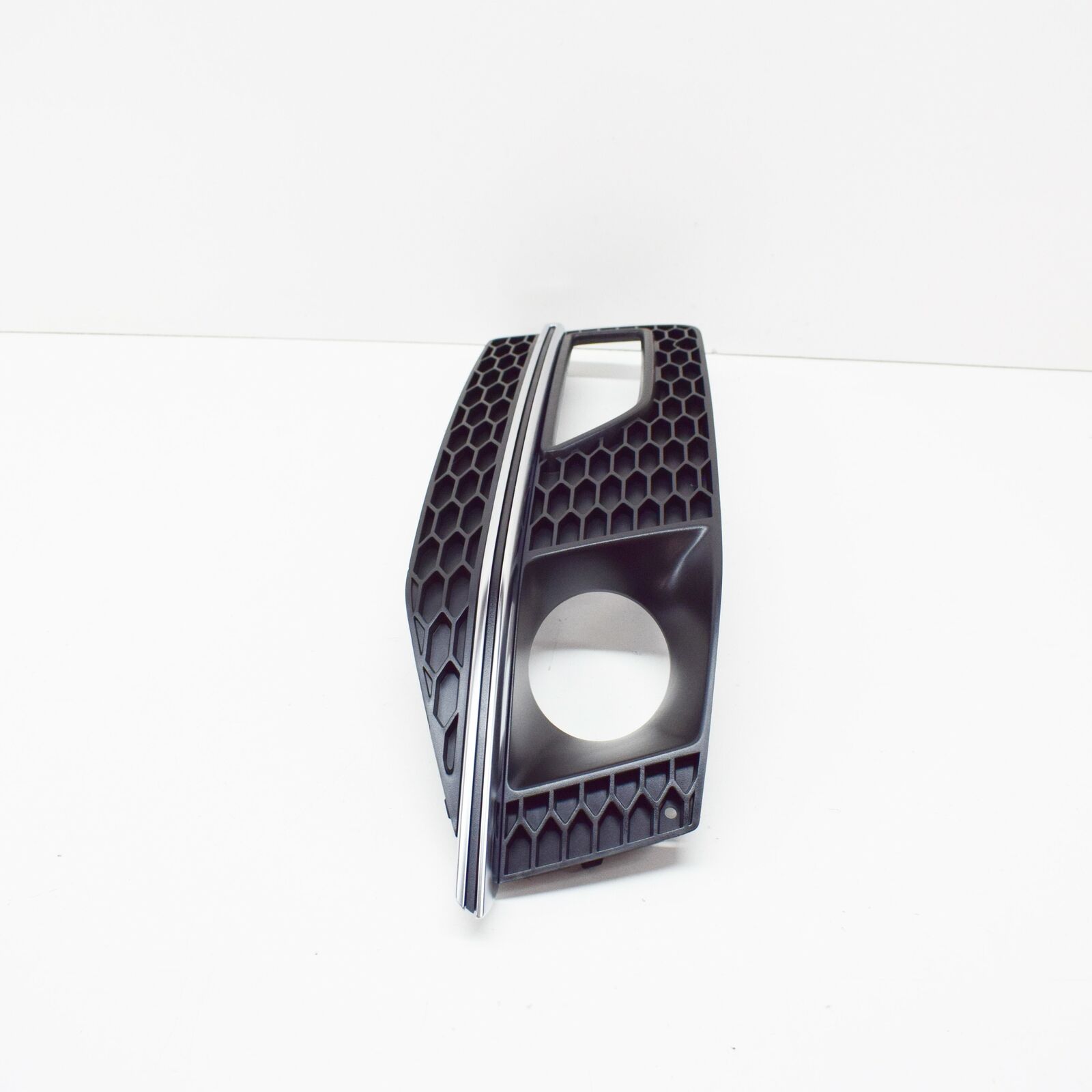 NEW AUDI A4 B8 FRONT BUMPER RIGHT FOG LIGHT GRILLE 8K0807682Q01C 2014 6 NEW AUDI A4 B8 FRONT BUMPER RIGHT FOG LIGHT GRILLE  8K0807682Q01C 2014 - Image 6