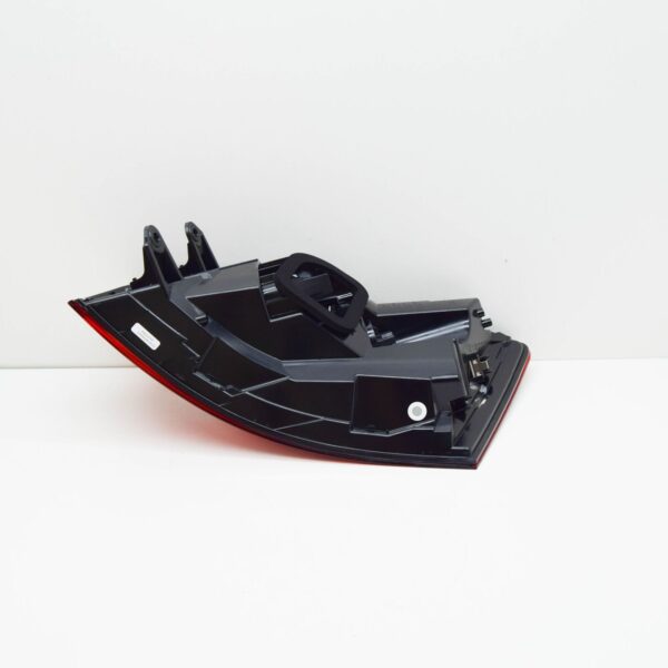 NEW SKODA SUPERB MK3 ESTATE OUTER REAR LEFT TAILLIGHT 3V9945207A ORIGINAL - Image 4