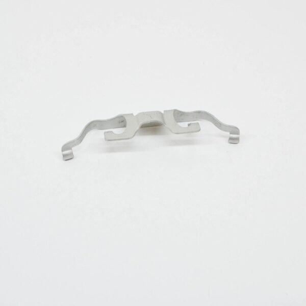 NEW MERCEDES-BENZ C W205 REAR BRAKE PAD SPRING CLIP A0009937807 ORIGINAL - Image 4