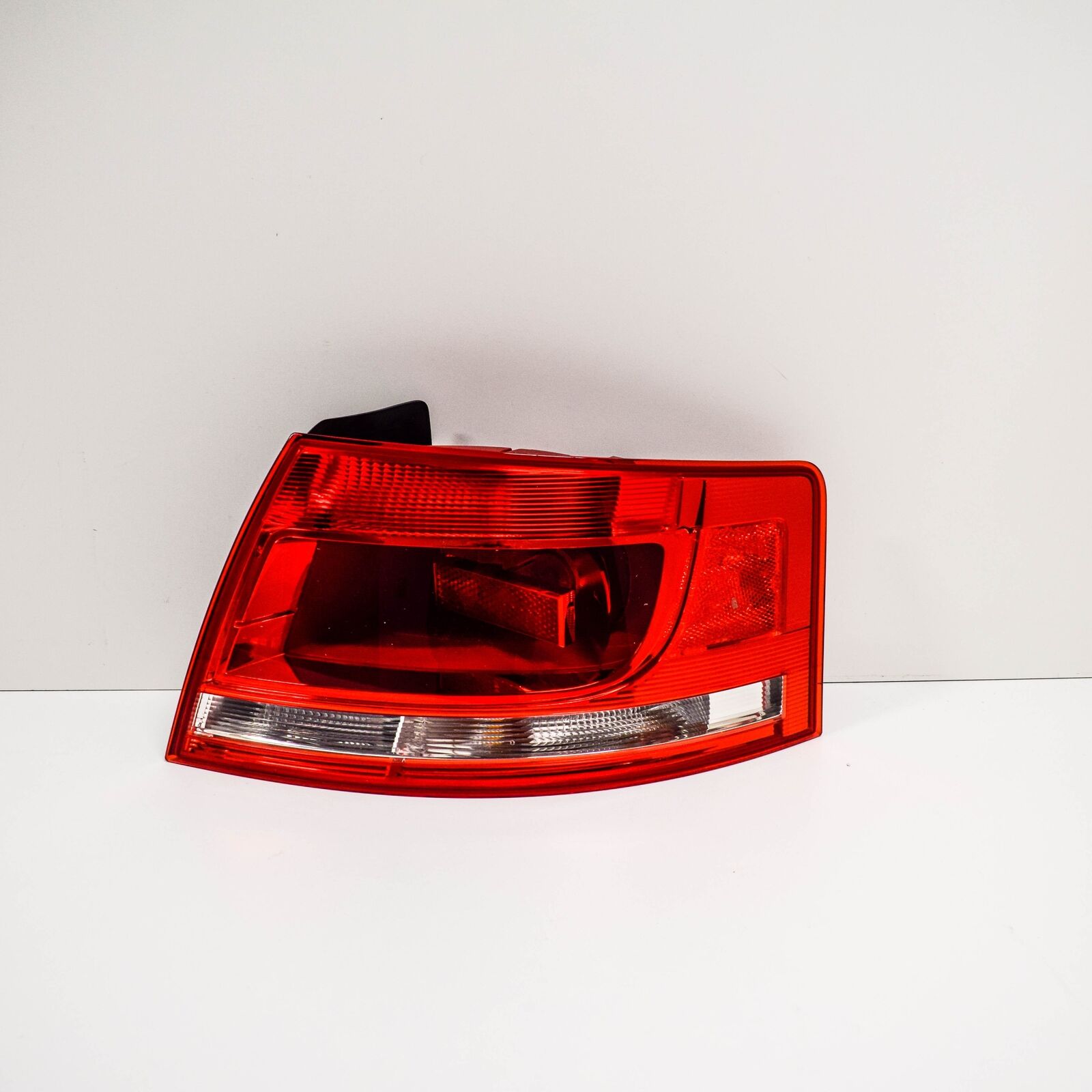 NEW AUDI A4 RS4 B7 CONVERTIBLE REAR RIGHT TAILLIGHT 8H0945096C LHD ORIGINAL 4 NEW AUDI A4 RS4 B7 CONVERTIBLE REAR RIGHT TAILLIGHT 8H0945096C LHD ORIGINAL - Image 4