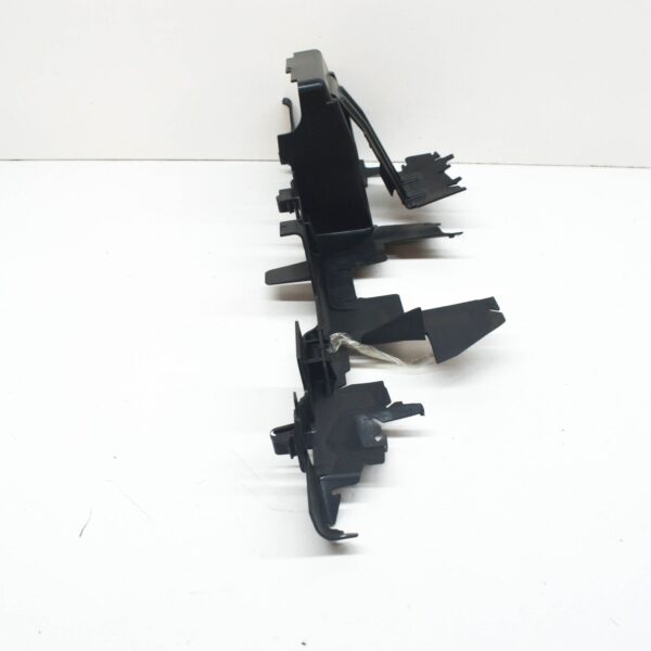 NEW VOLKSWAGEN TOURAN 5T FRONT RIGHT WIND DEFLECTOR 5TA121284E ORIGINAL - Image 4