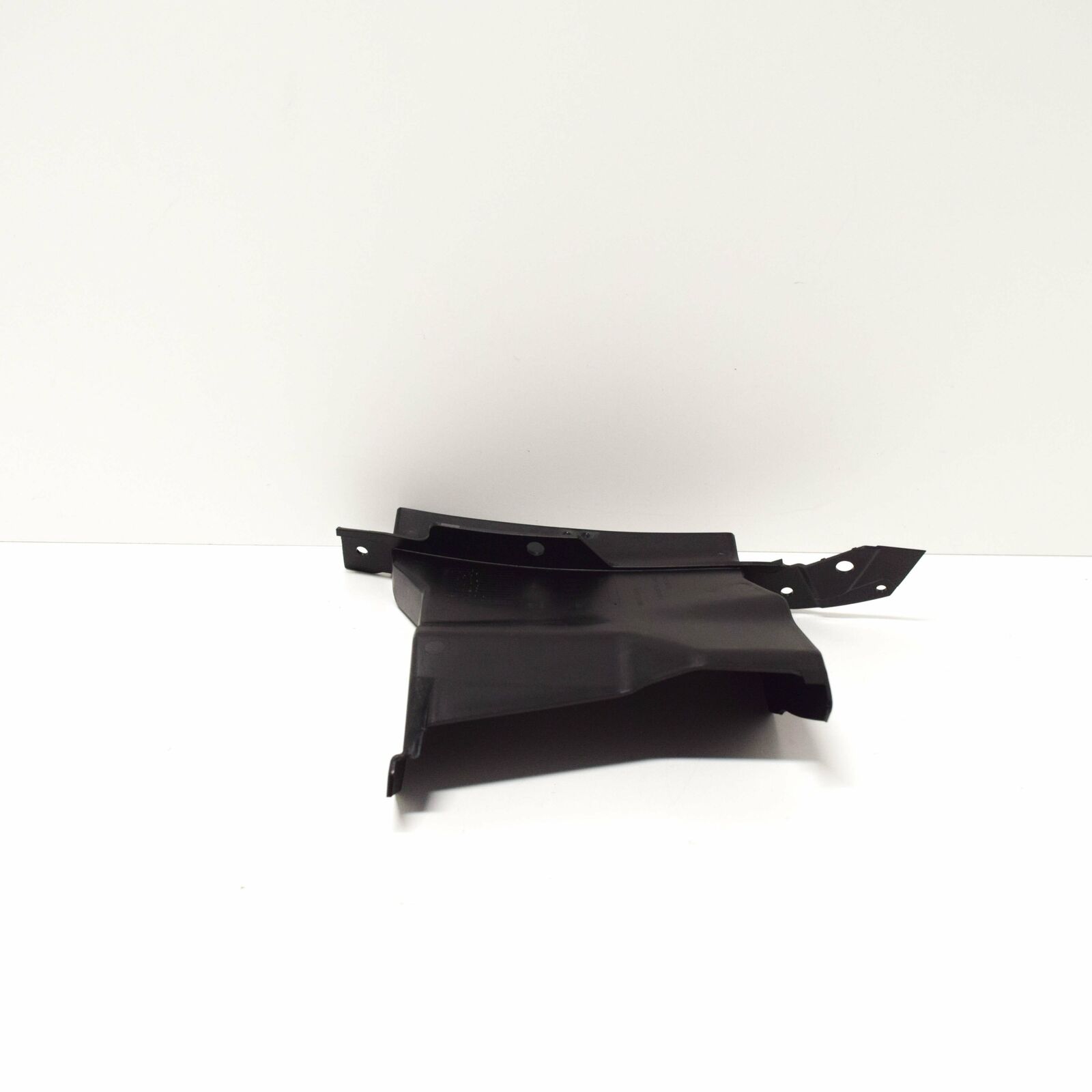 NEW AUDI A4 B9 S-LINE RIGHT RADIATOR SUPPORT AIR DEFLECTOR 8W0121764A ORIGINAL 4 NEW AUDI A4 B9 S-LINE RIGHT RADIATOR SUPPORT AIR DEFLECTOR 8W0121764A ORIGINAL - Image 4