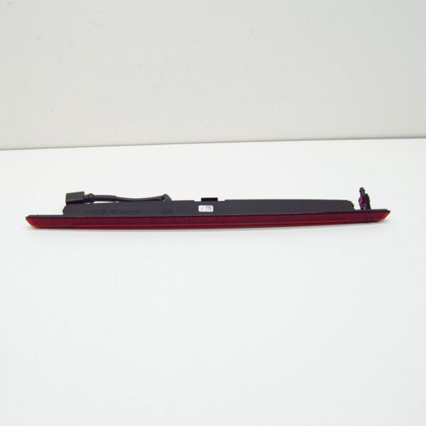 NEW SKODA KAMIQ REAR THIRD BRAKE CENTRE STOP LIGHT 654945097 ORIGINAL - Image 4